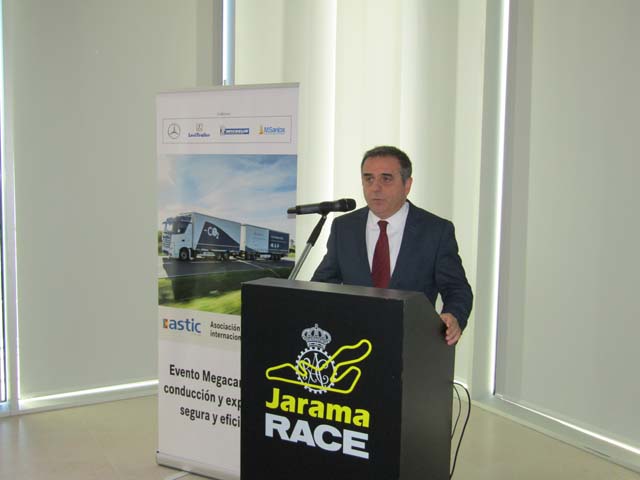 Ramón Valdivia de Astic presentaba los cursos formativos sobre Megacamiones.